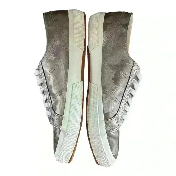 Superga Silver Metallic Camo Lace Up Sneakers Women’s 8.5 Men’s 7 - Picture 3 of 9